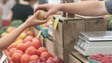 Viral stories of people helping strangers pay for groceries are inspiring other acts of kindness Viral stories of people helping strangers pay for groceries are inspiring other acts of kindness